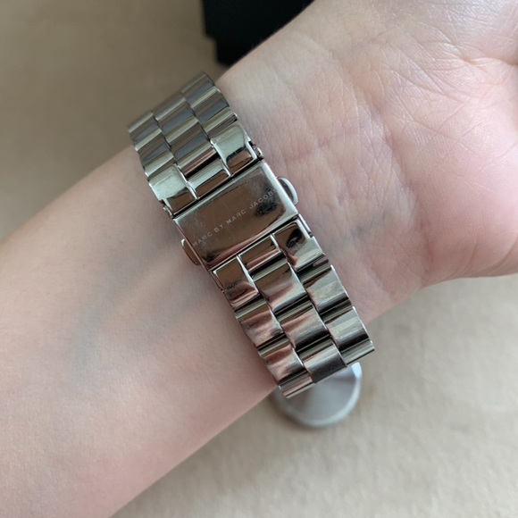 MARC JACOBS SILVER WATCH - Picture 5 of 10